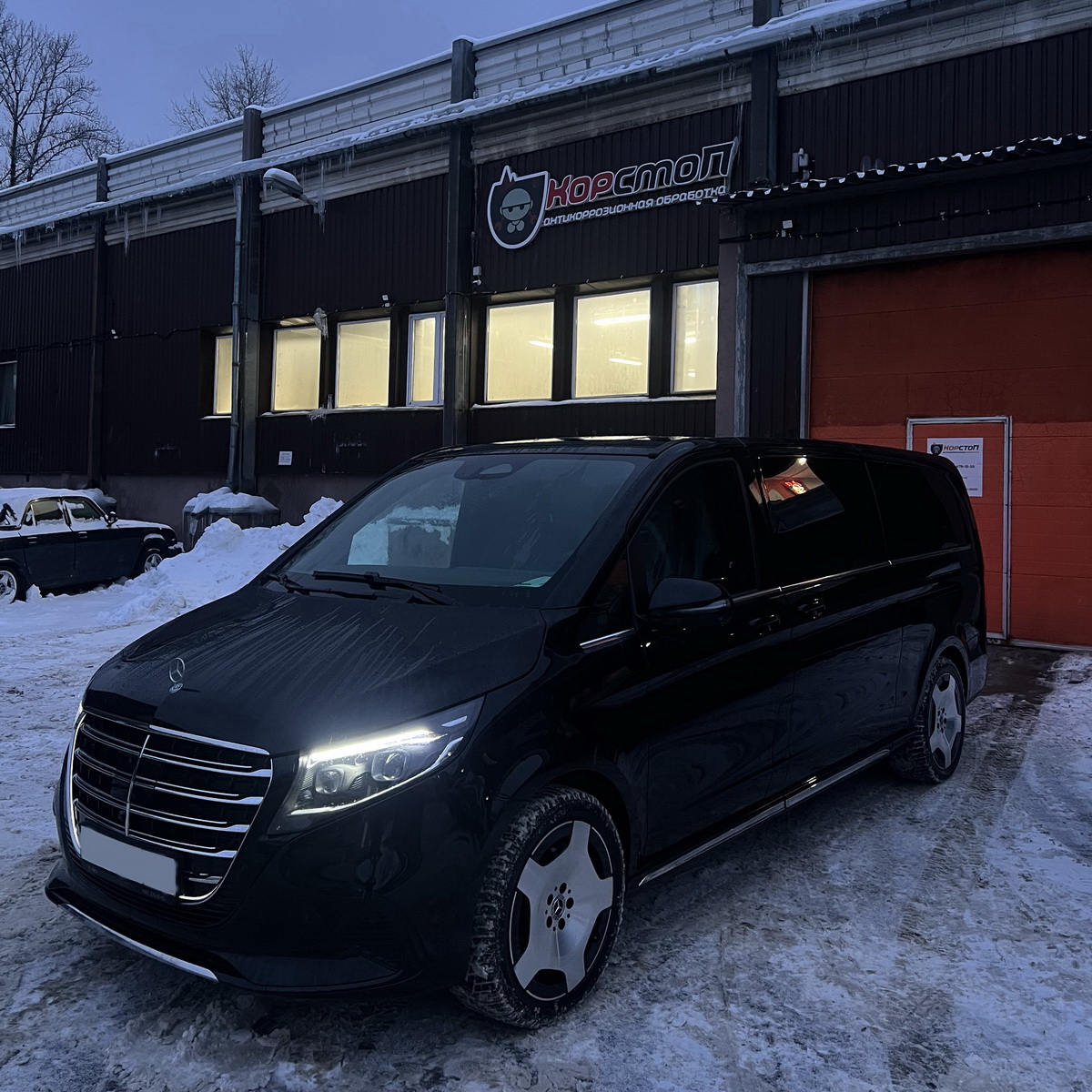 Mercedes Benz V-classe перед антикоррозийной обработкой в центре КорСтоп