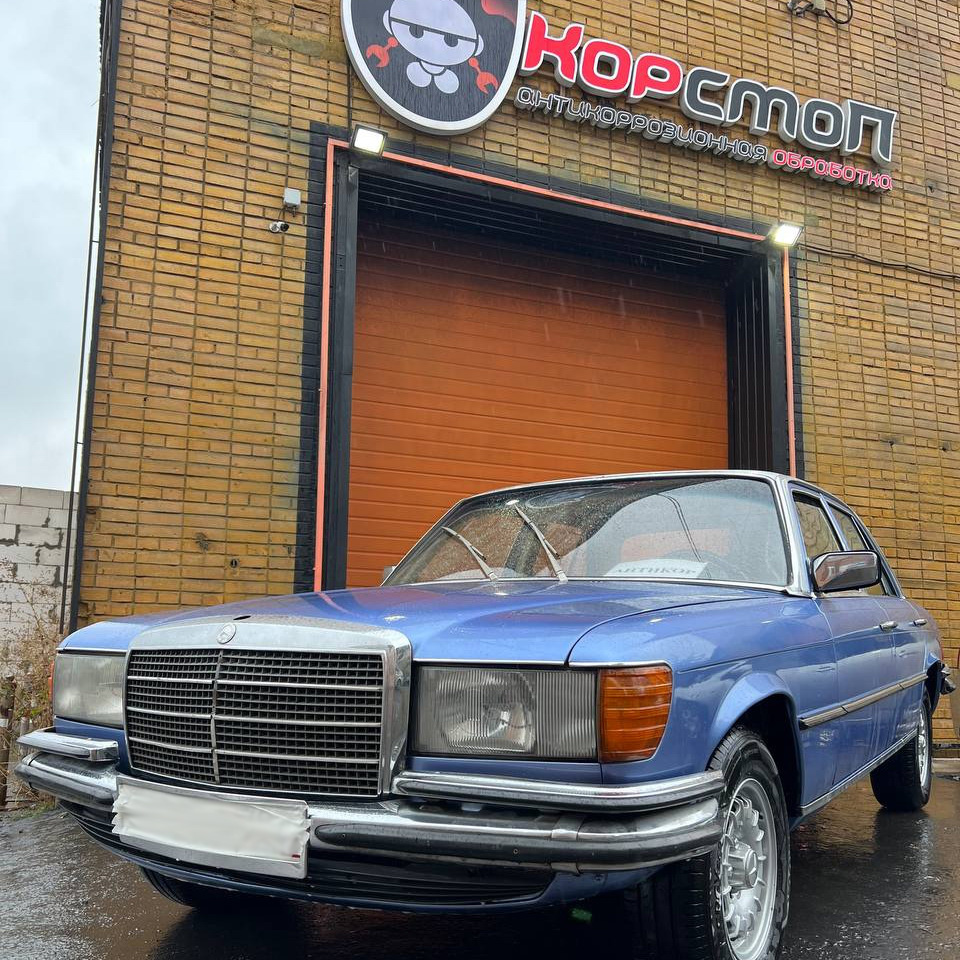 Mercedes Benz w124 1979 года перед антикоррозийной обработкой в центре КорСтоп